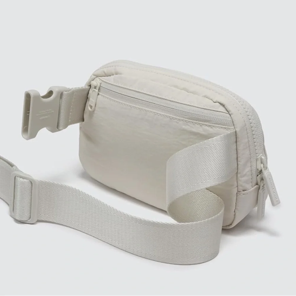 Chic Cream Crossbody Bag/ Fanny Pack - Picture 4 of 6